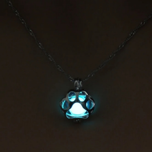 Glow in Dark Paw Print Necklace! - Picture 8 of 9